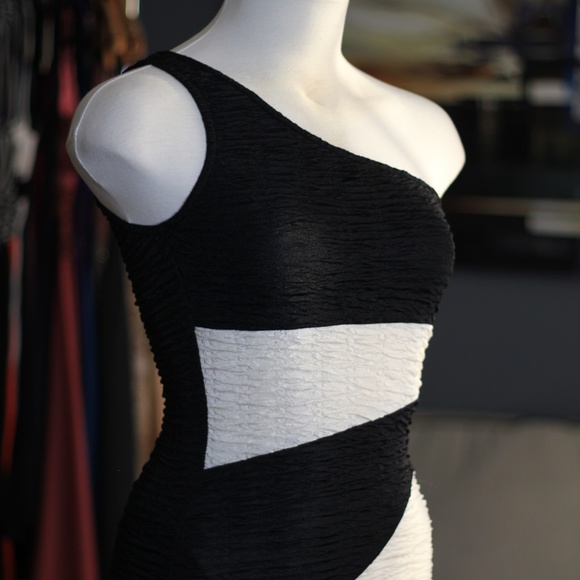 New Dress - Picture 2 of 4